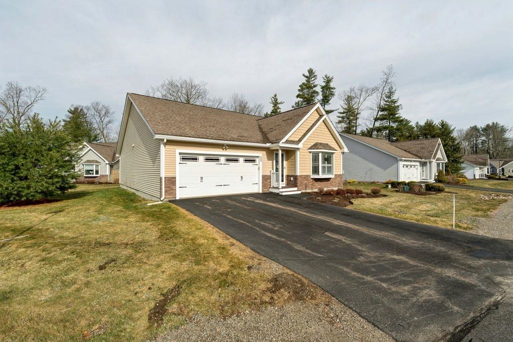 Photo of 11 Castle Court, Kingston, NH 03848 (MLS # 5082379)