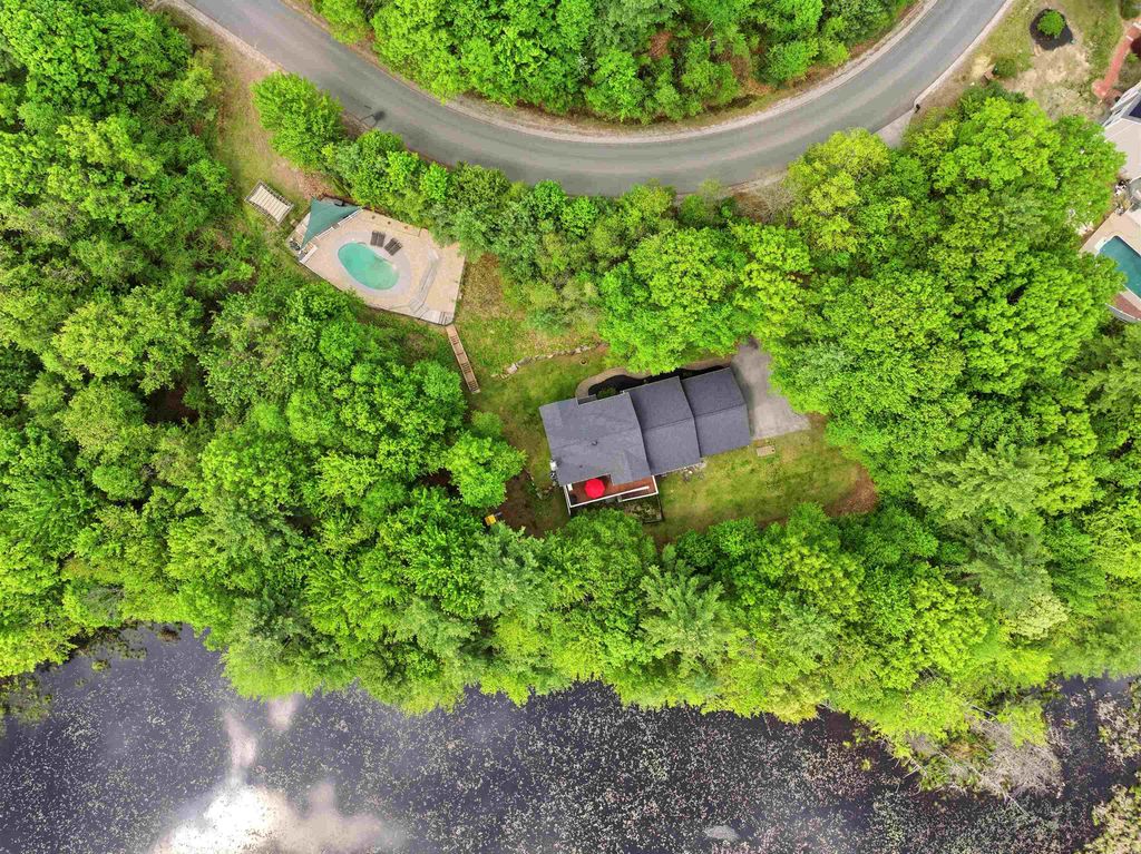 Photo of 10 Ellison Drive, Bedford, NH 03110 (MLS # 5090074)