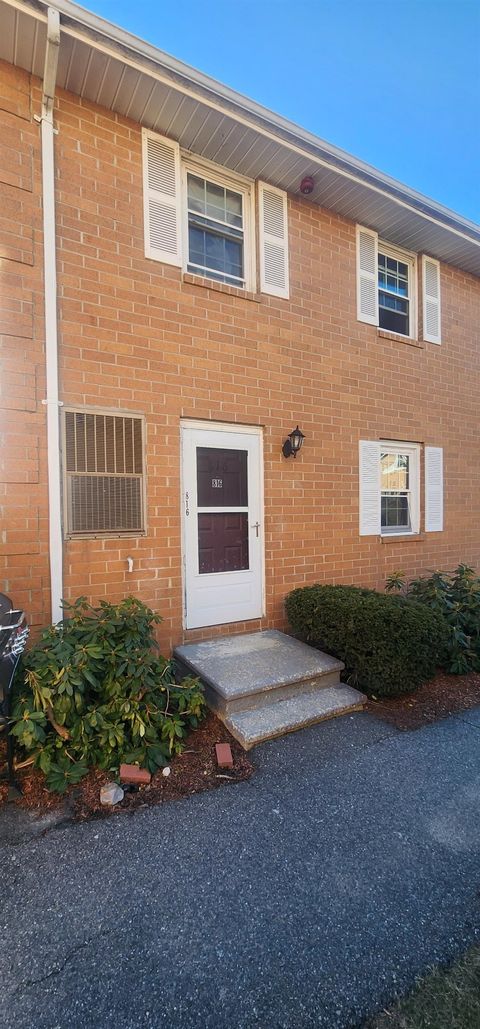 Photo of 816 Elmwood Drive, Hudson, NH 03051 (MLS # 5080300)