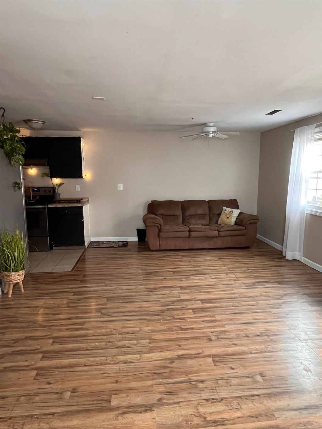 Photo of 816 Elmwood Drive, Hudson, NH 03051 (MLS # 5080300)