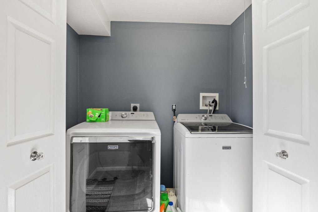 Concord, New Hampshire 03301, United States, 4 Bedrooms Bedrooms, ,2 BathroomsBathrooms,Residential,Pending,121807