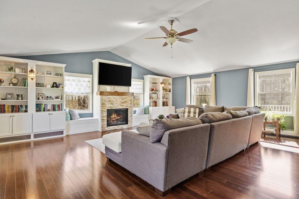 Concord, New Hampshire 03301, United States, 4 Bedrooms Bedrooms, ,2 BathroomsBathrooms,Residential,Pending,121807