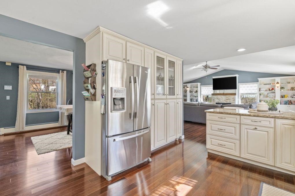 Concord, New Hampshire 03301, United States, 4 Bedrooms Bedrooms, ,2 BathroomsBathrooms,Residential,Pending,121807