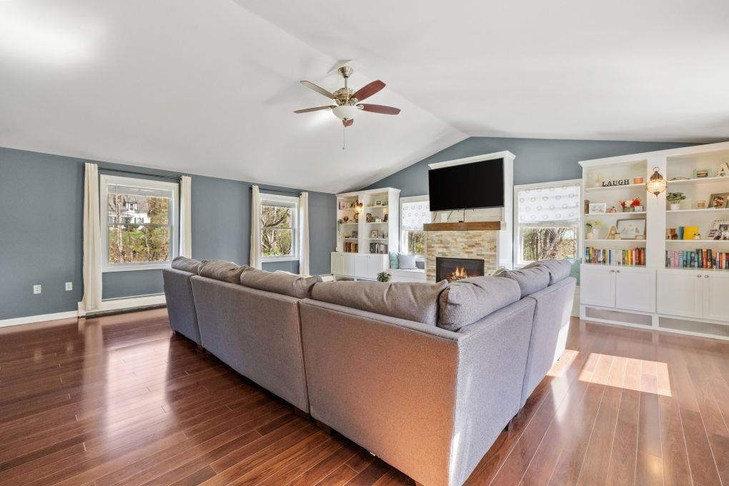 Concord, New Hampshire 03301, United States, 4 Bedrooms Bedrooms, ,2 BathroomsBathrooms,Residential,Pending,121807