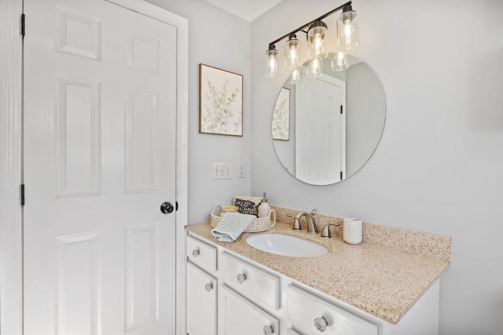 Concord, New Hampshire 03301, United States, 4 Bedrooms Bedrooms, ,2 BathroomsBathrooms,Residential,Pending,121807