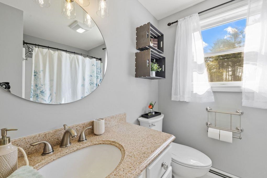 Concord, New Hampshire 03301, United States, 4 Bedrooms Bedrooms, ,2 BathroomsBathrooms,Residential,Pending,121807