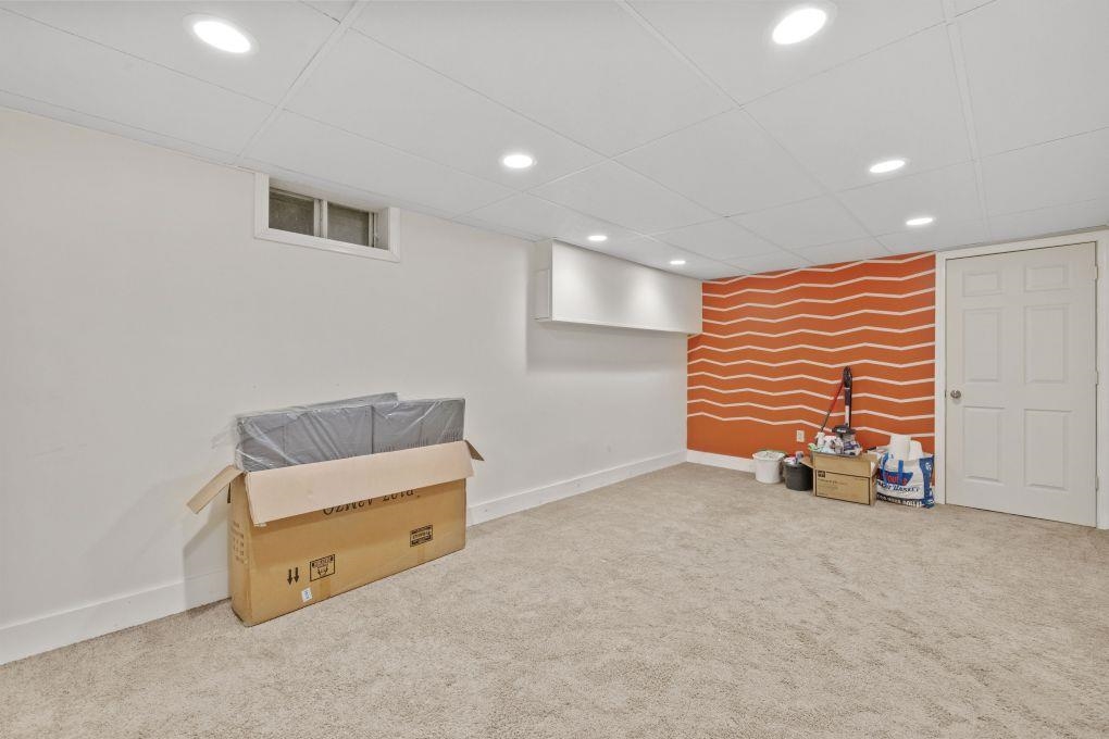 Concord, New Hampshire 03301, United States, 4 Bedrooms Bedrooms, ,2 BathroomsBathrooms,Residential,Pending,121807