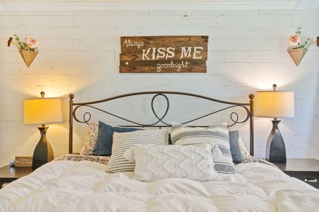 Concord, New Hampshire 03301, United States, 4 Bedrooms Bedrooms, ,2 BathroomsBathrooms,Residential,Pending,121807