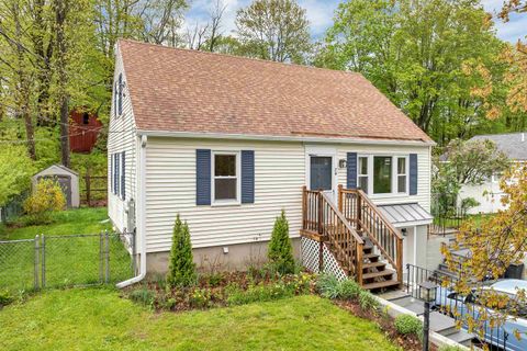 74 Pine Street Rollinsford NH 03869