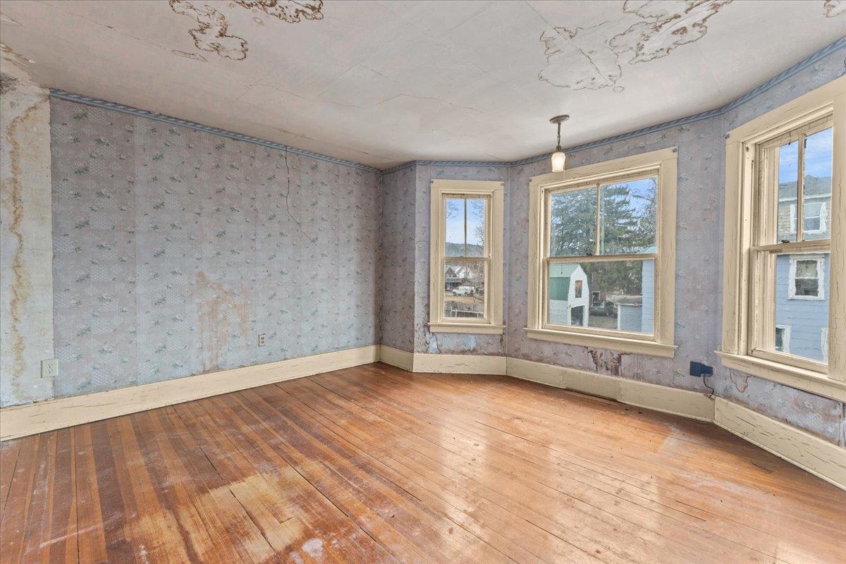 Waterbury, Vermont 05676, United States, 4 Bedrooms Bedrooms, ,2 BathroomsBathrooms,Residential,Active,112910