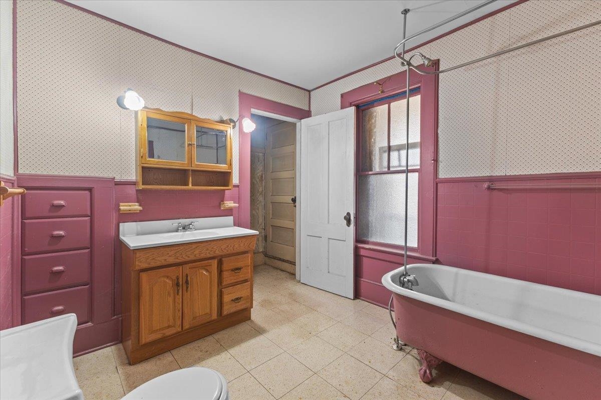 Waterbury, Vermont 05676, United States, 4 Bedrooms Bedrooms, ,2 BathroomsBathrooms,Residential,Active,112910