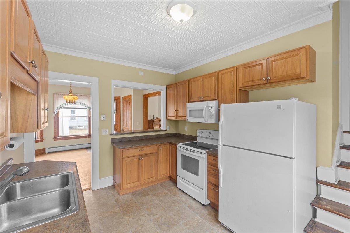 Waterbury, Vermont 05676, United States, 4 Bedrooms Bedrooms, ,2 BathroomsBathrooms,Residential,Active,112910