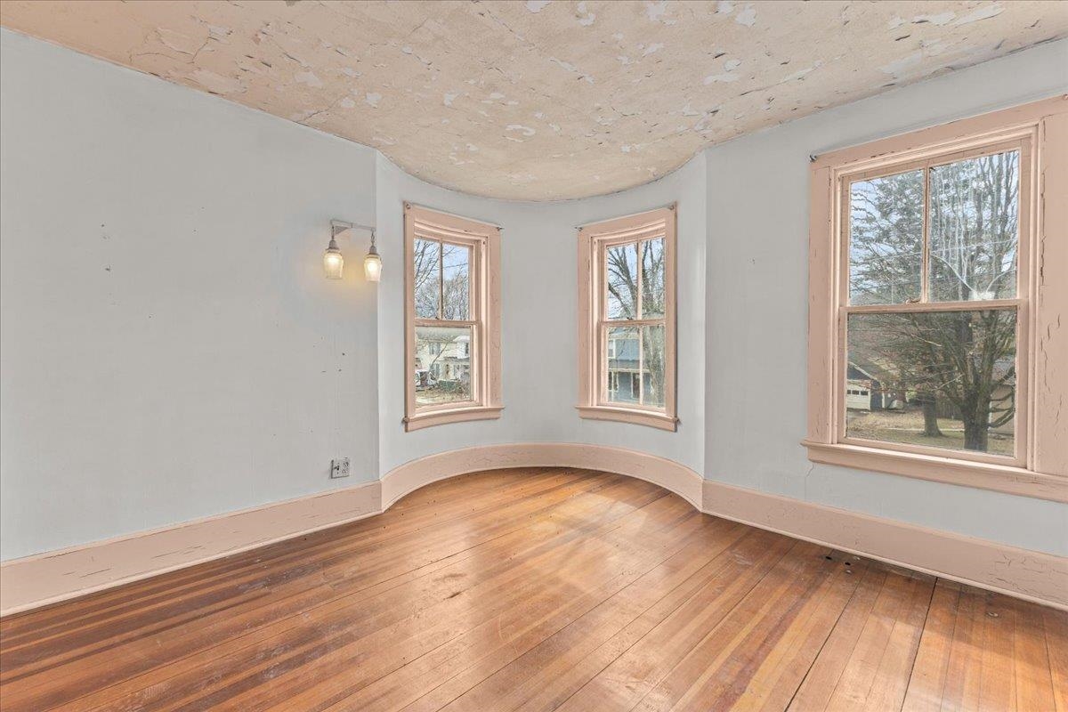 Waterbury, Vermont 05676, United States, 4 Bedrooms Bedrooms, ,2 BathroomsBathrooms,Residential,Active,112910