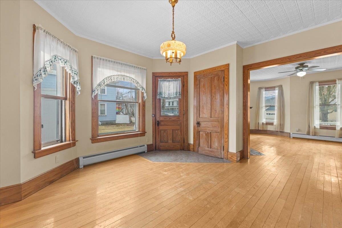 Waterbury, Vermont 05676, United States, 4 Bedrooms Bedrooms, ,2 BathroomsBathrooms,Residential,Active,112910