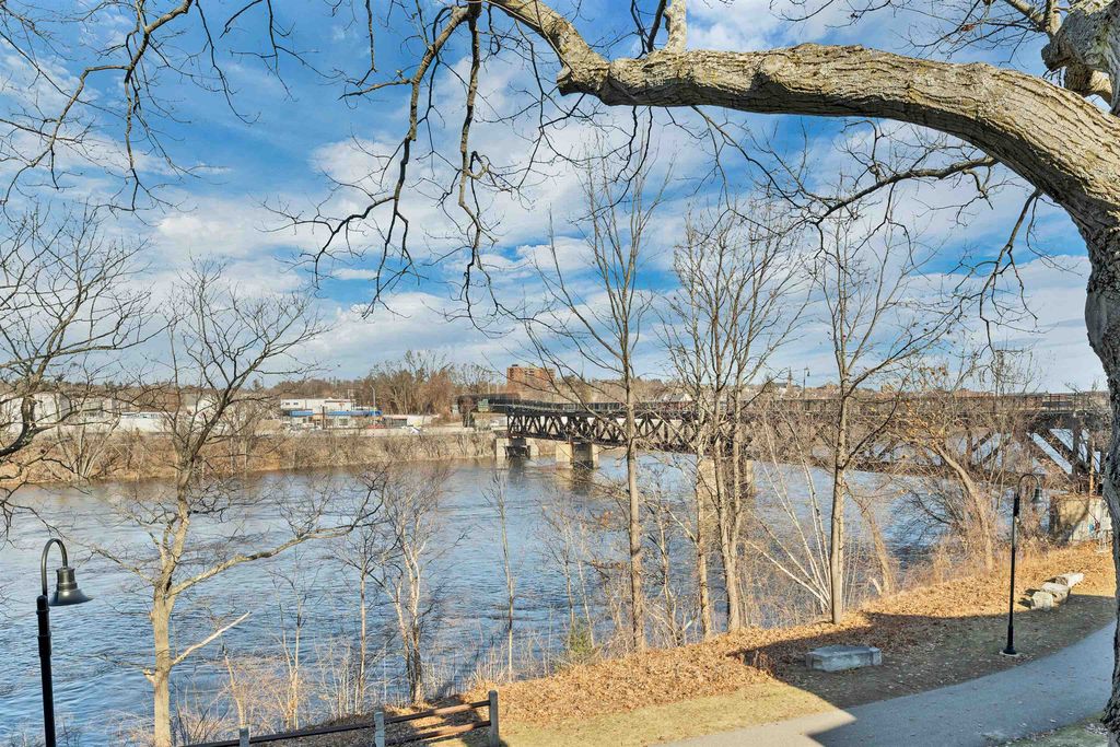 Photo of 117 Riverwalk Way #4F, Manchester, NH 03101 (MLS # 5079998)