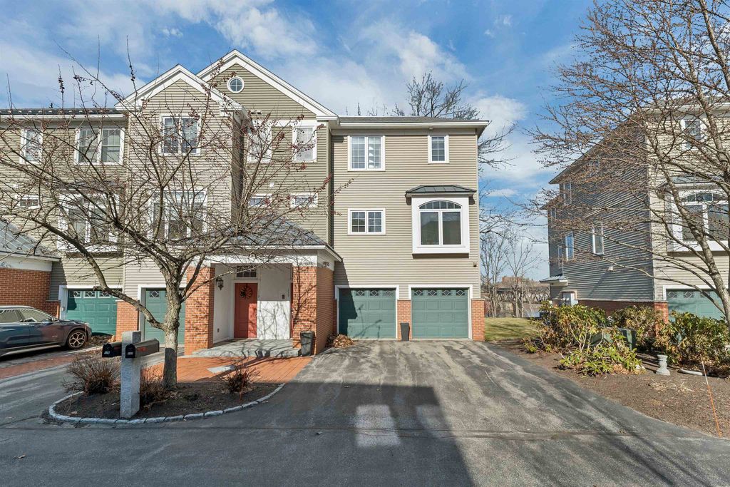 Photo of 117 Riverwalk Way #4F, Manchester, NH 03101 (MLS # 5079998)