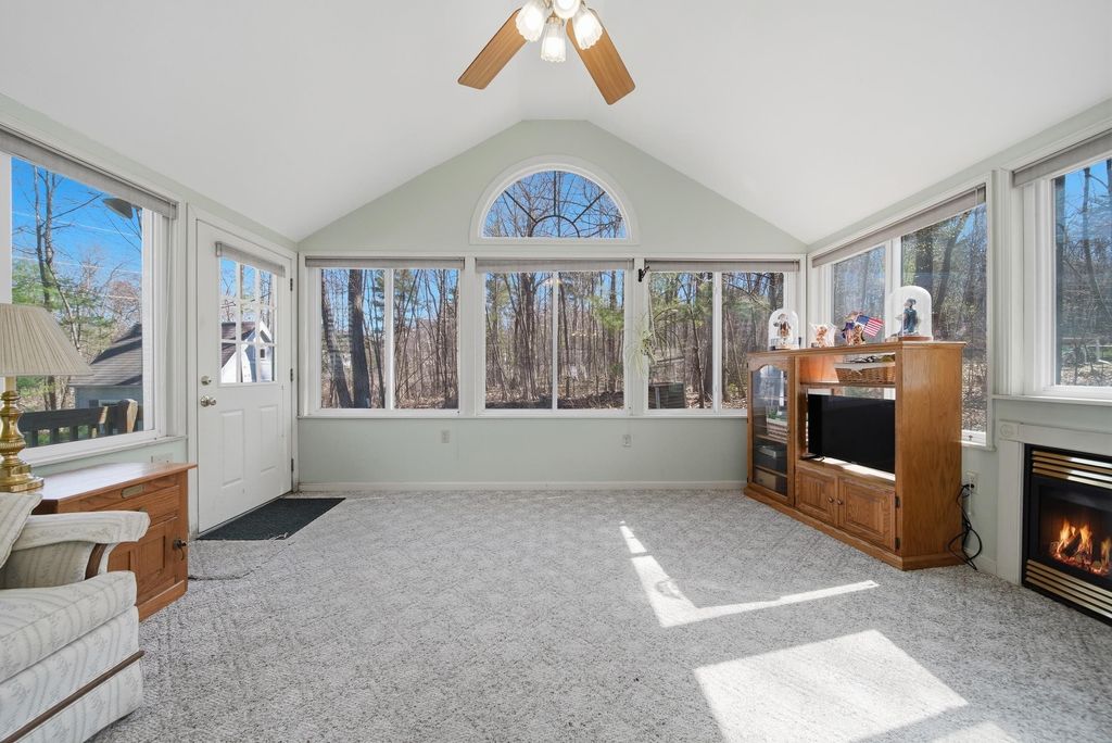 Photo of 10 Virginia Court, Hooksett, NH 03106 (MLS # 5085671)
