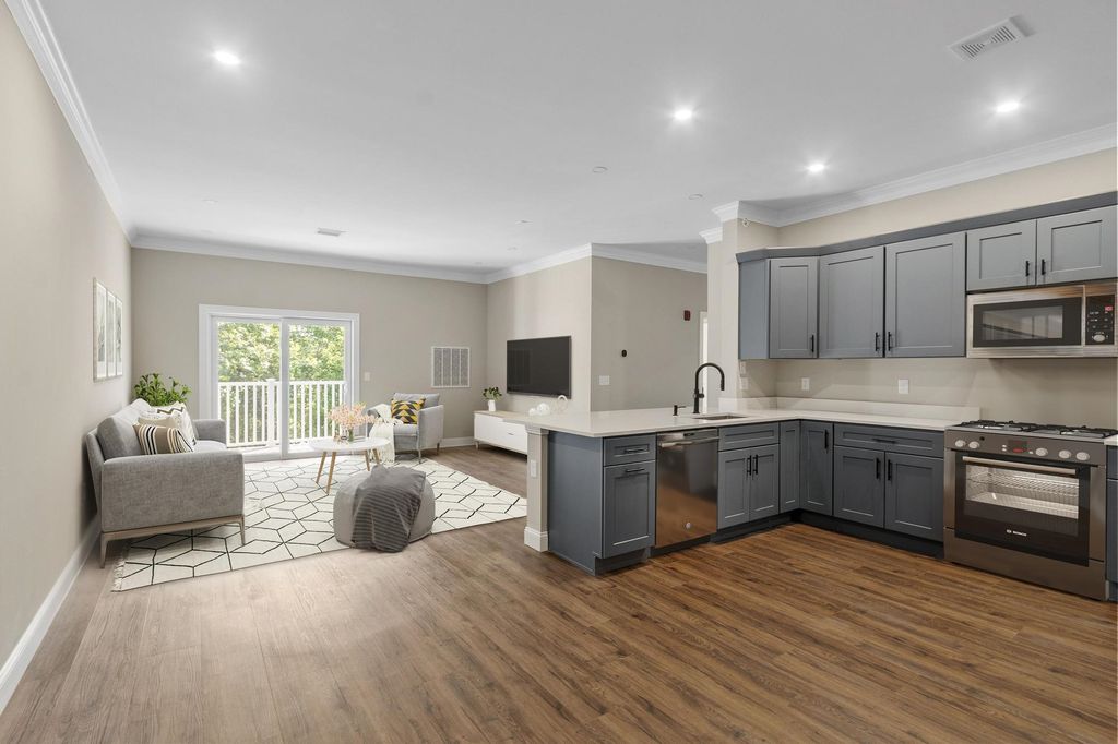 Photo of 10100 S Willow Street #314, Manchester, NH 03103 (MLS # 5078194)