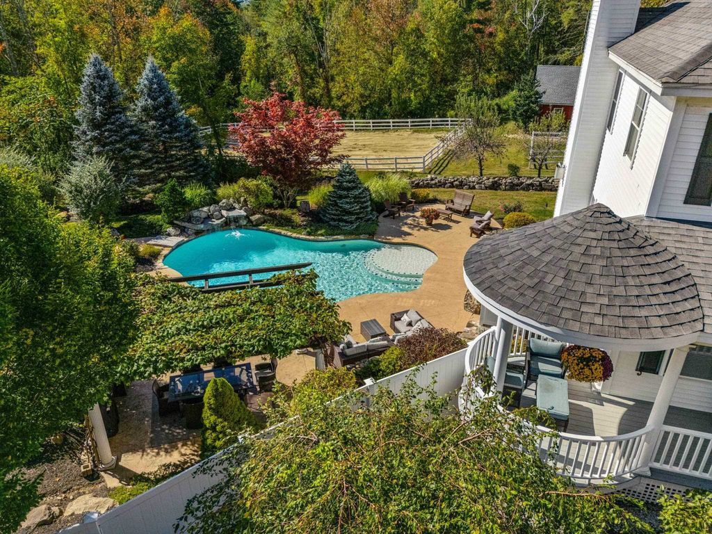 Photo of 100 Chestnut Hill Road, Amherst, NH 03031 (MLS # 5064362)