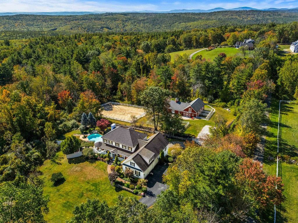 Photo of 100 Chestnut Hill Road, Amherst, NH 03031 (MLS # 5064362)