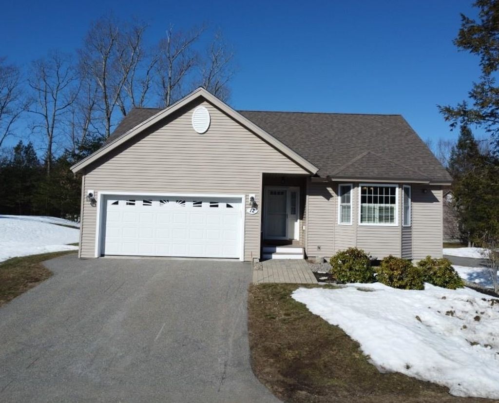 Photo of 12 Hemlock Drive, Newton, NH 03858 (MLS # 5079583)