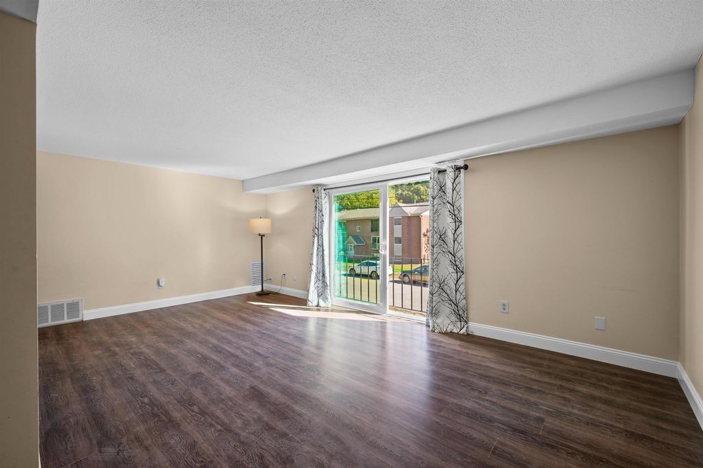 Photo of 4 Brookside Drive #6, Exeter, NH 03833 (MLS # 5065414)