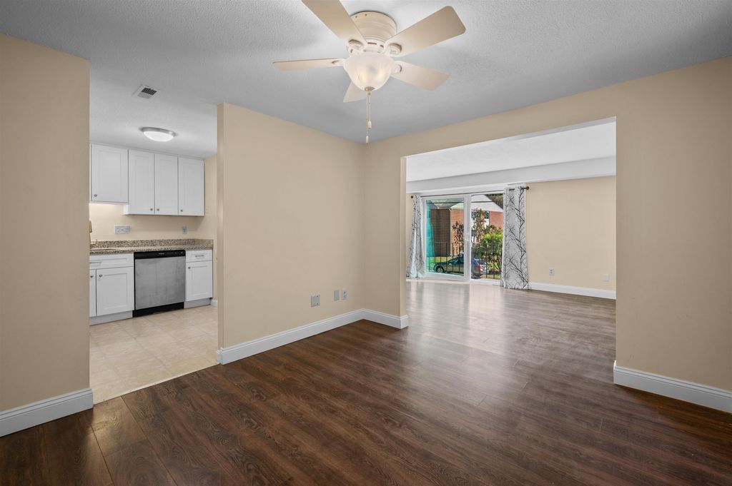 Photo of 4 Brookside Drive #6, Exeter, NH 03833 (MLS # 5065414)