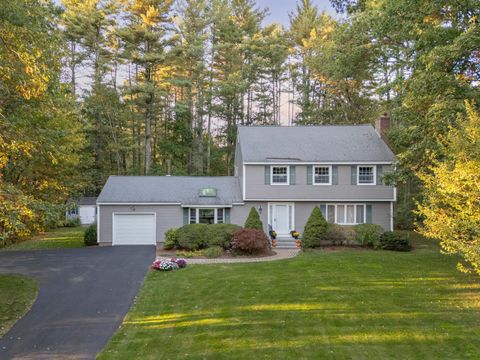 Photo of 28 Blue Jay Way, Litchfield, NH 03052 (MLS # 5065223)