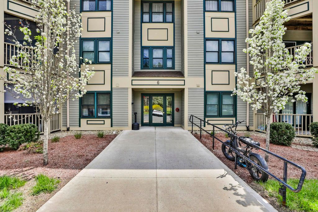 Photo of 6 Mayfair Lane #201, Nashua, NH 03063 (MLS # 5087832)