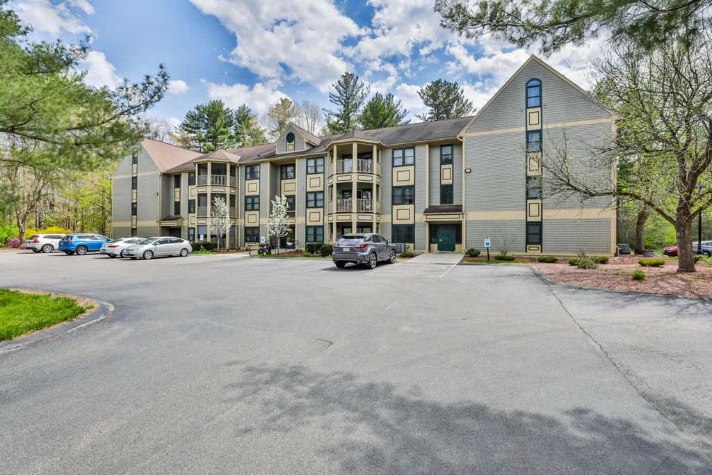 Photo of 6 Mayfair Lane #201, Nashua, NH 03063 (MLS # 5087832)