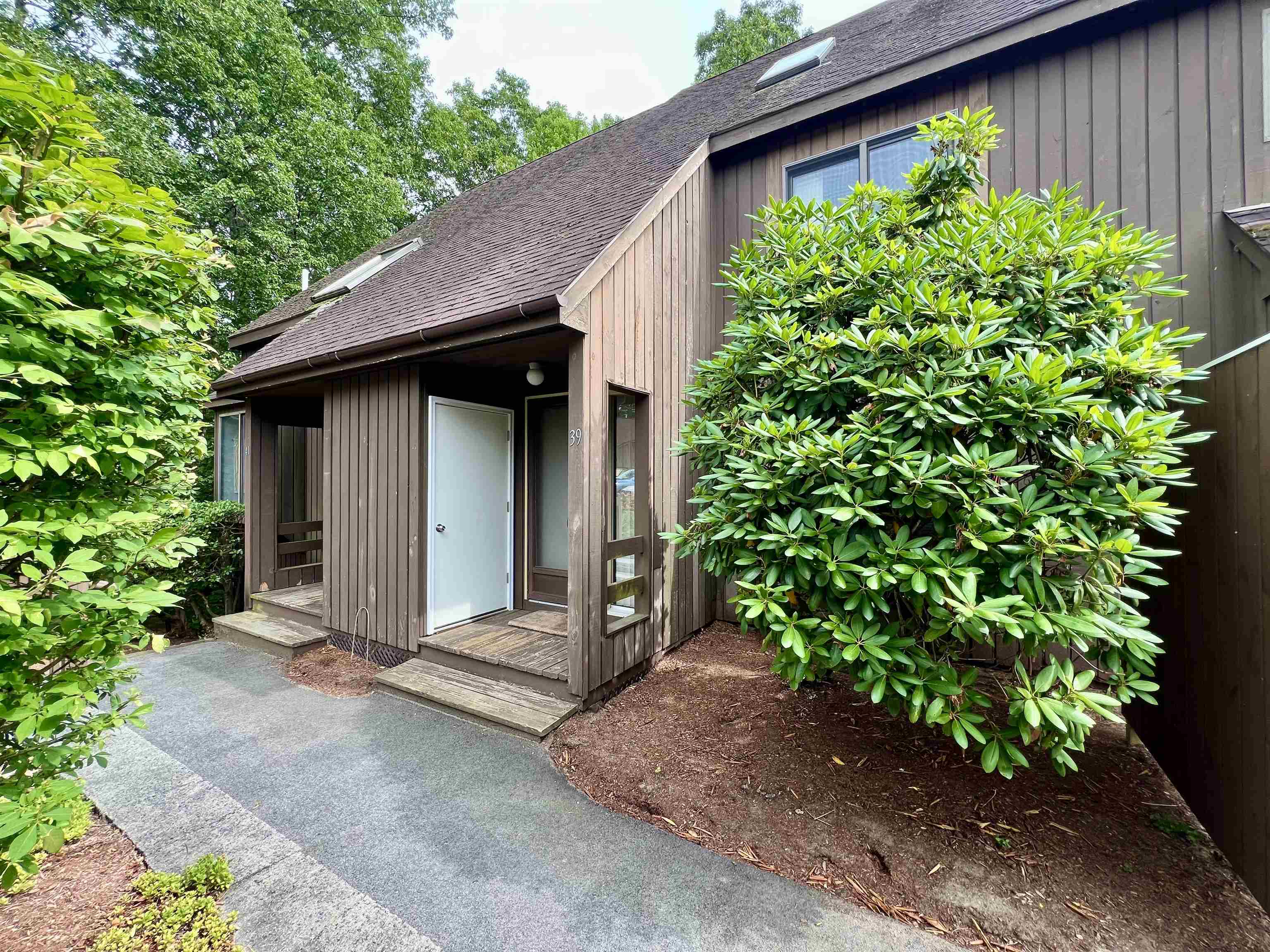 39 SILVERTON Drive
