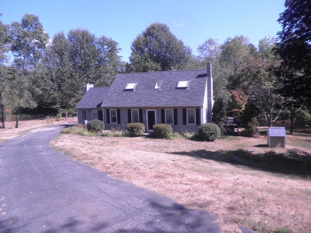 Photo of 18 Manor View Drive, Raymond, NH 03077 (MLS # 5077126)