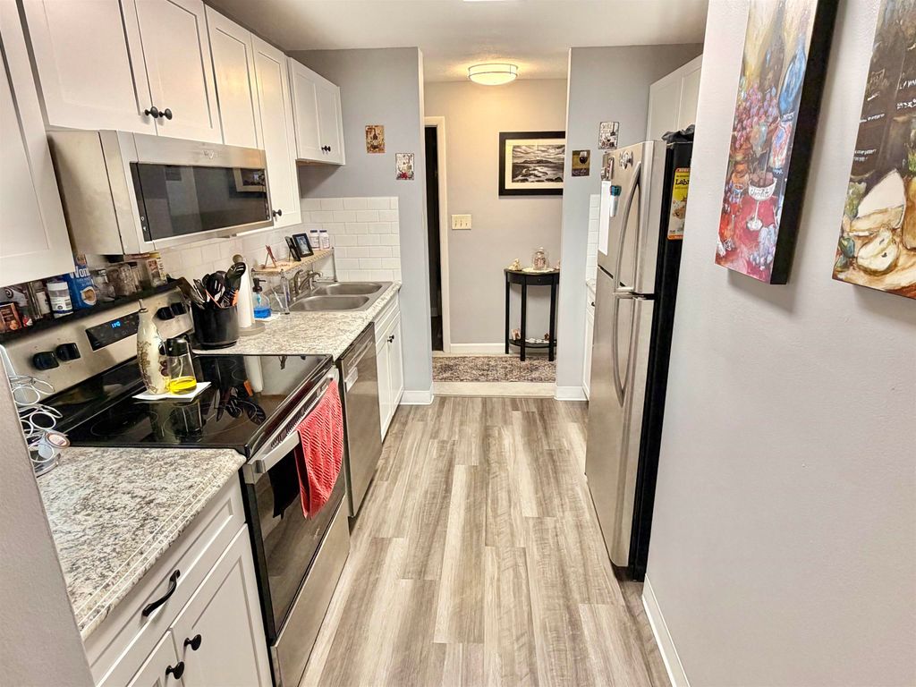 Photo of 35 Andrew Street #28, Manchester, NH 03104 (MLS # 5081676)