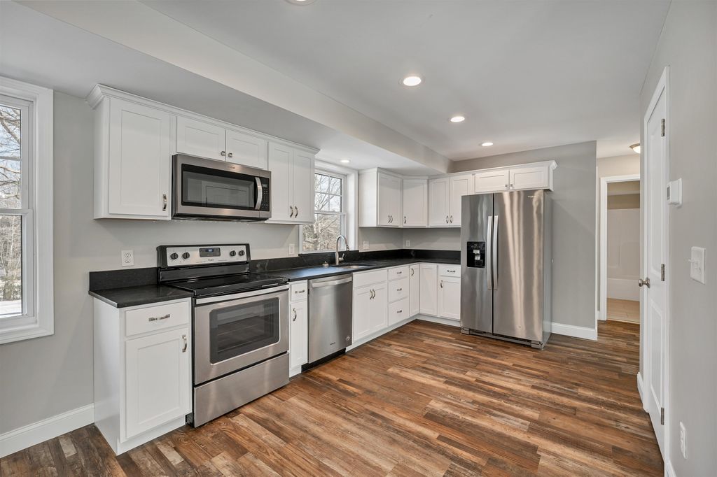 Photo of 259 Stage Road #4, Nottingham, NH 03290 (MLS # 5081059)