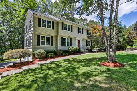 22 Cathedral Circle Nashua NH 03063
