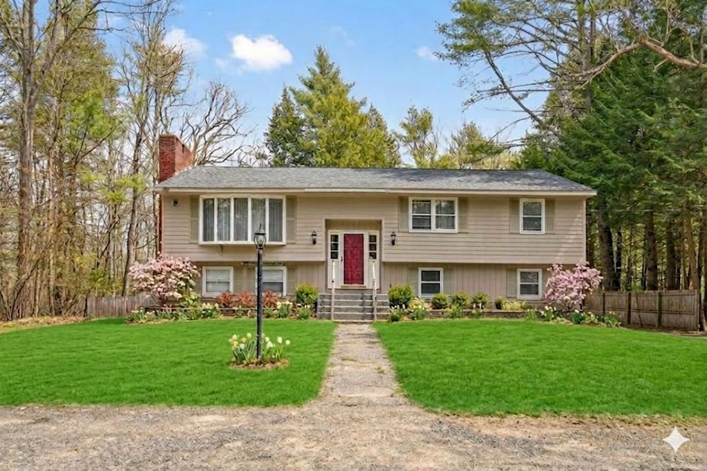 Photo of 28 Spring Road, Amherst, NH 03031 (MLS # 5080080)