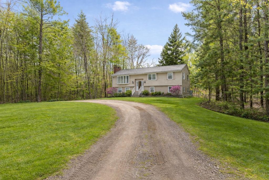 Photo of 28 Spring Road, Amherst, NH 03031 (MLS # 5080080)