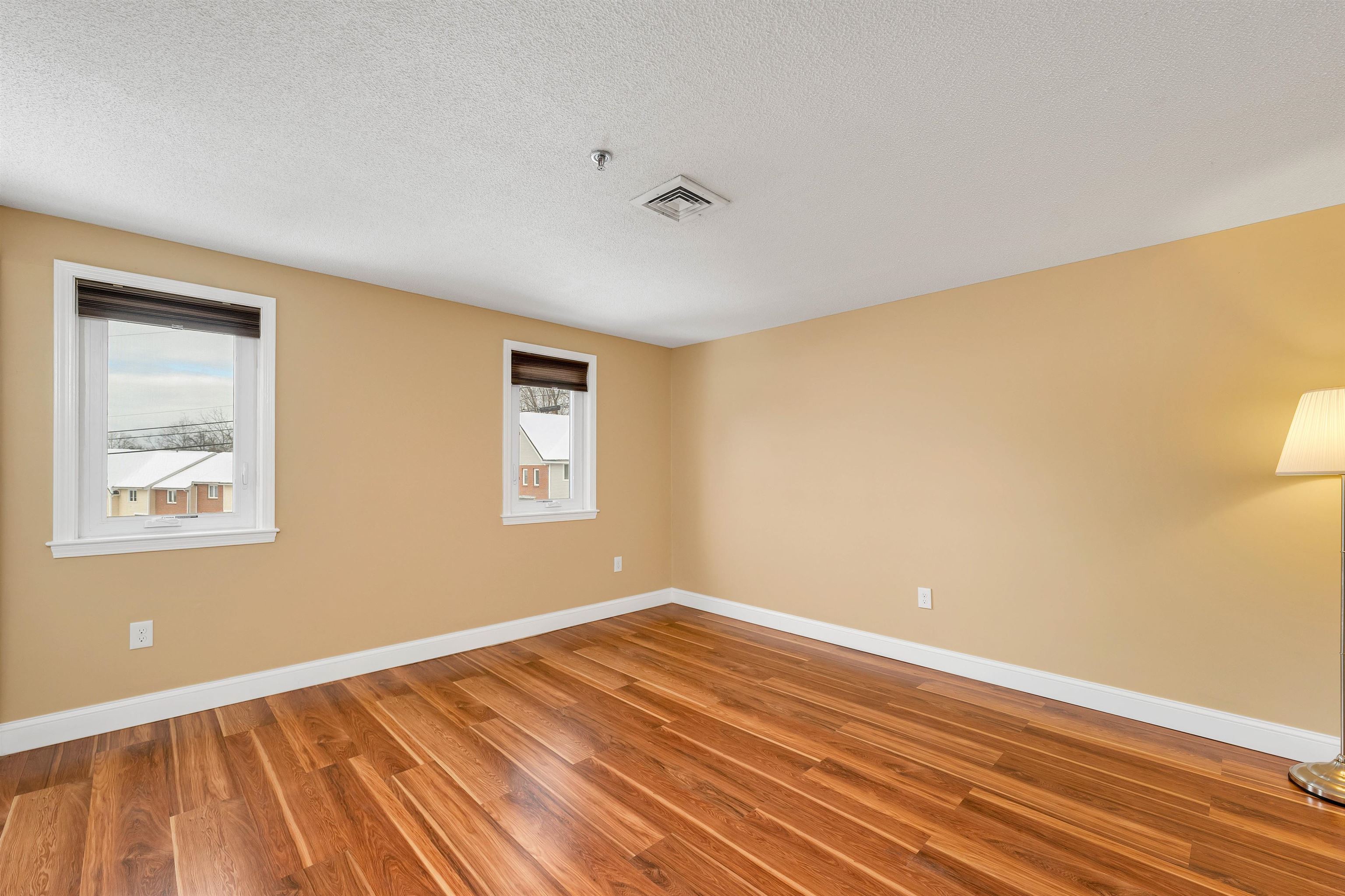 Hudson, New Hampshire 03051, United States, 2 Bedrooms Bedrooms, ,2 BathroomsBathrooms,Residential,Pending,5493