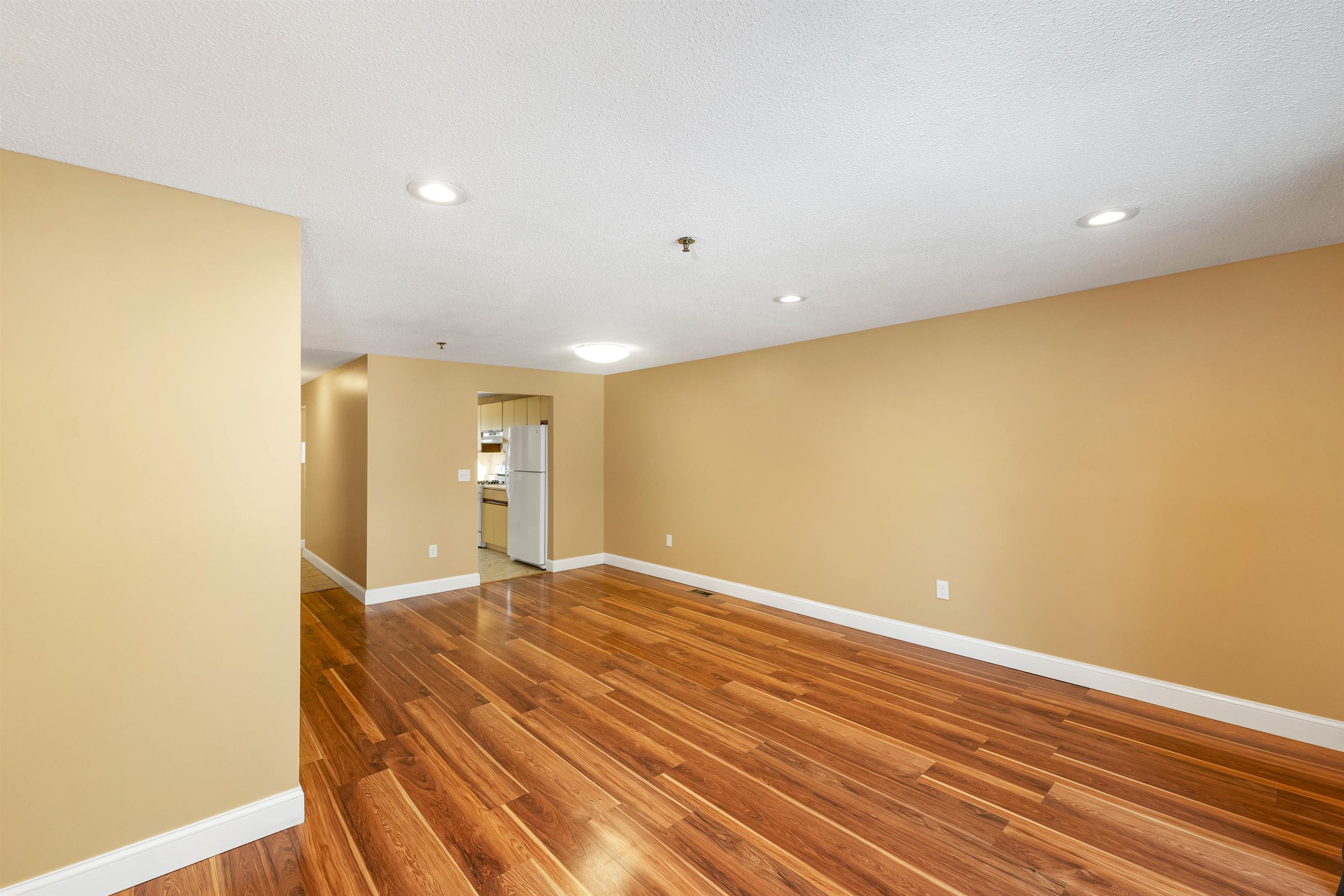 Hudson, New Hampshire 03051, United States, 2 Bedrooms Bedrooms, ,2 BathroomsBathrooms,Residential,Pending,5493