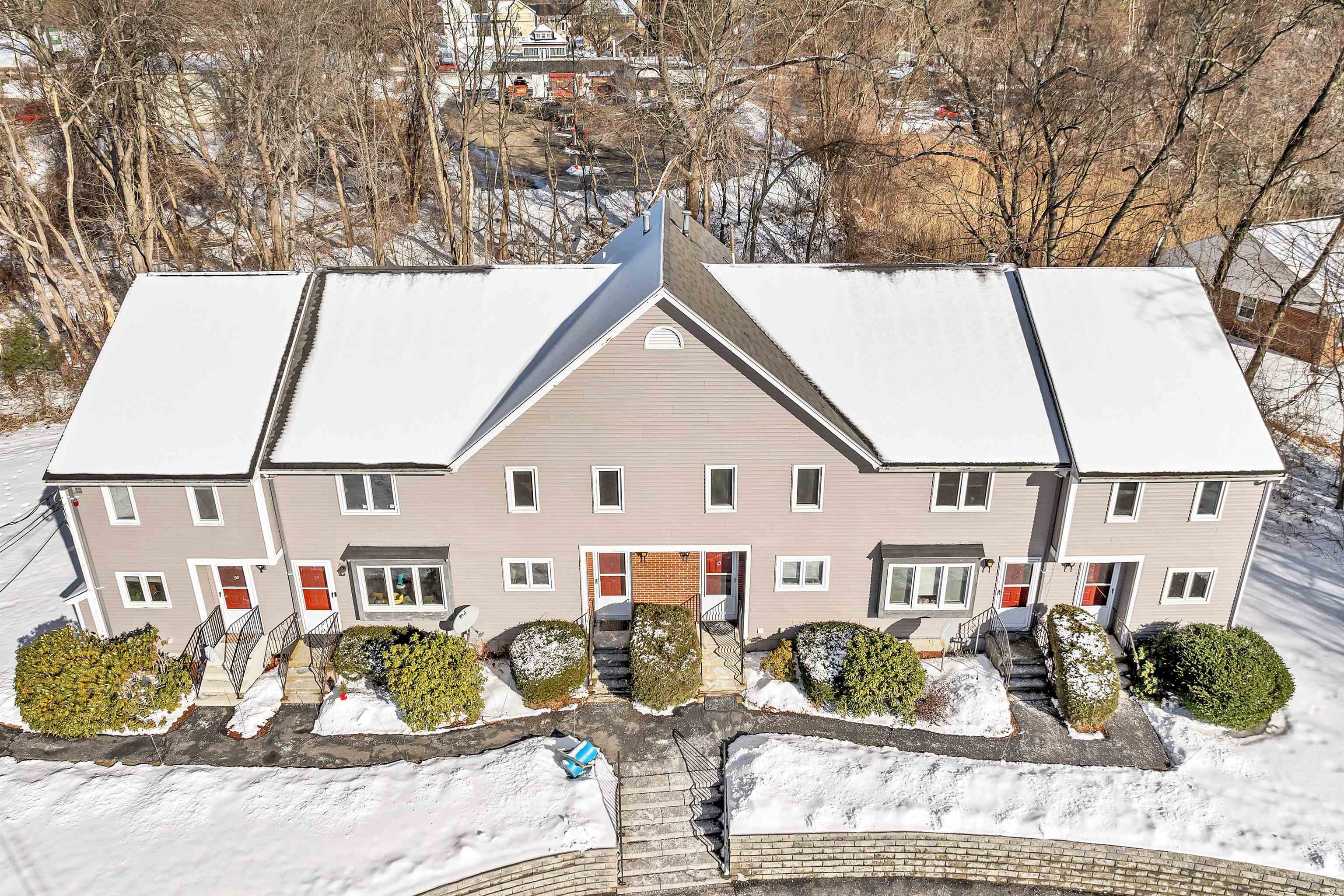 Hudson, New Hampshire 03051, United States, 2 Bedrooms Bedrooms, ,2 BathroomsBathrooms,Residential,Pending,5493