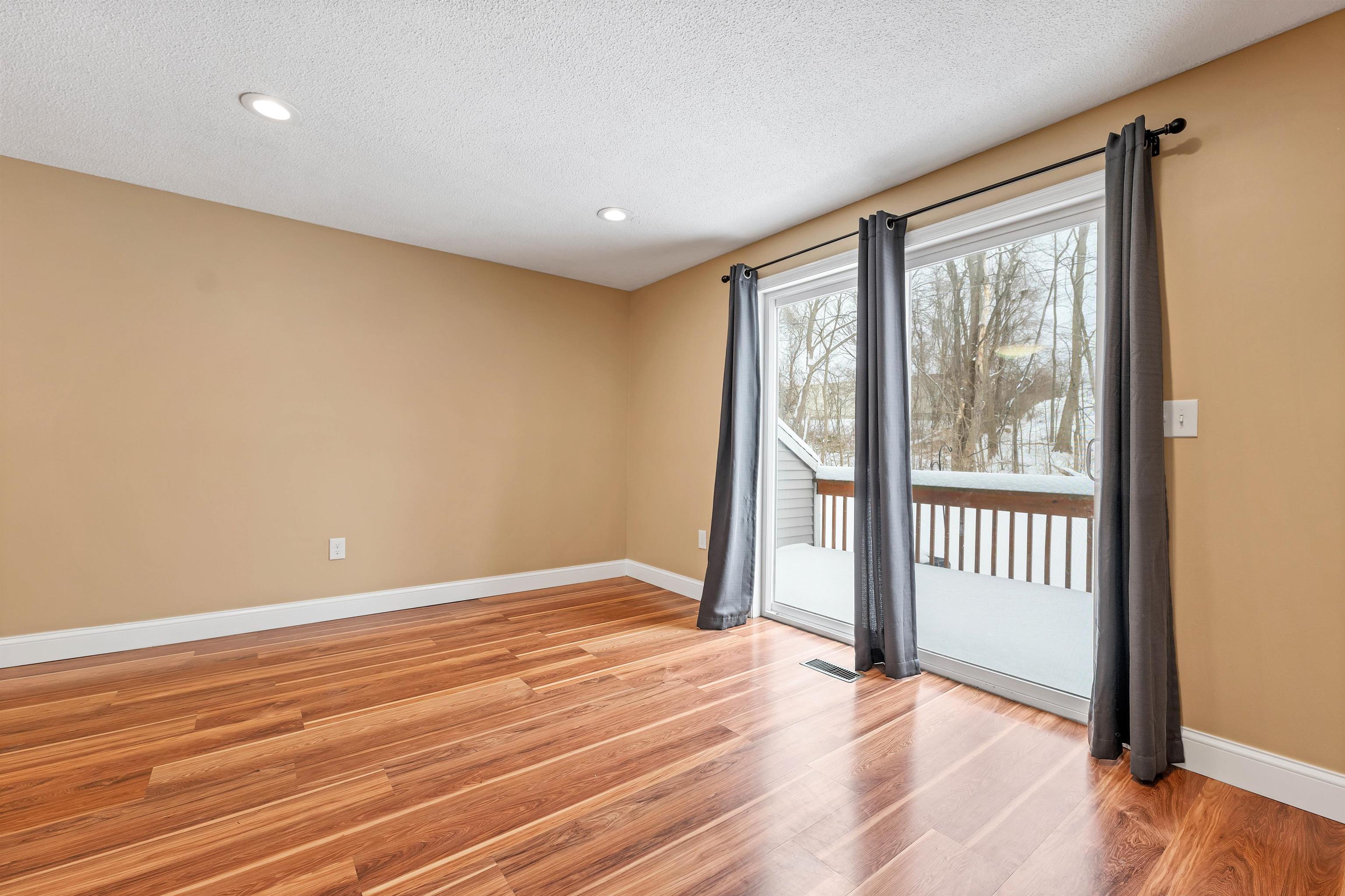 Hudson, New Hampshire 03051, United States, 2 Bedrooms Bedrooms, ,2 BathroomsBathrooms,Residential,Pending,5493