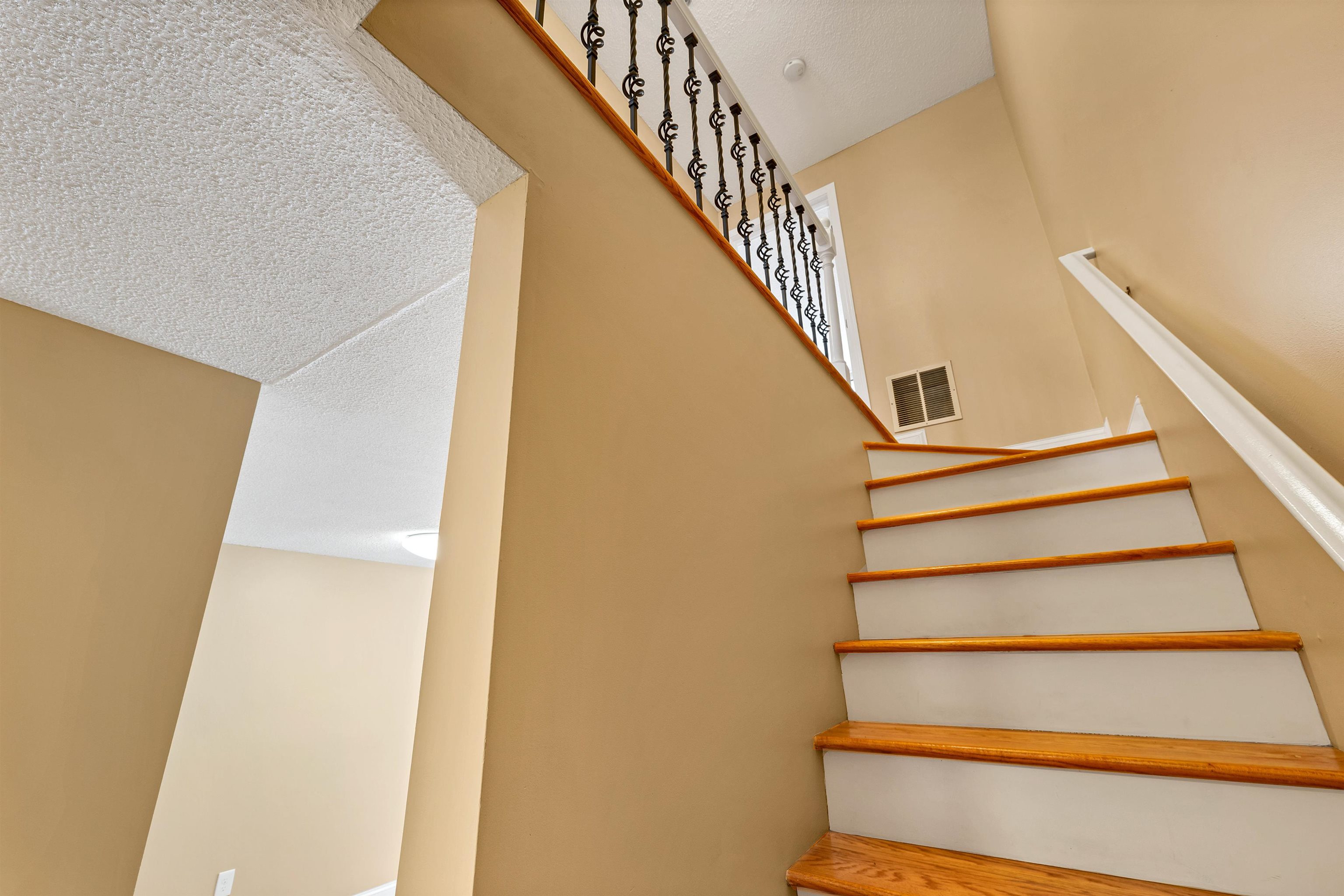 Hudson, New Hampshire 03051, United States, 2 Bedrooms Bedrooms, ,2 BathroomsBathrooms,Residential,Pending,5493