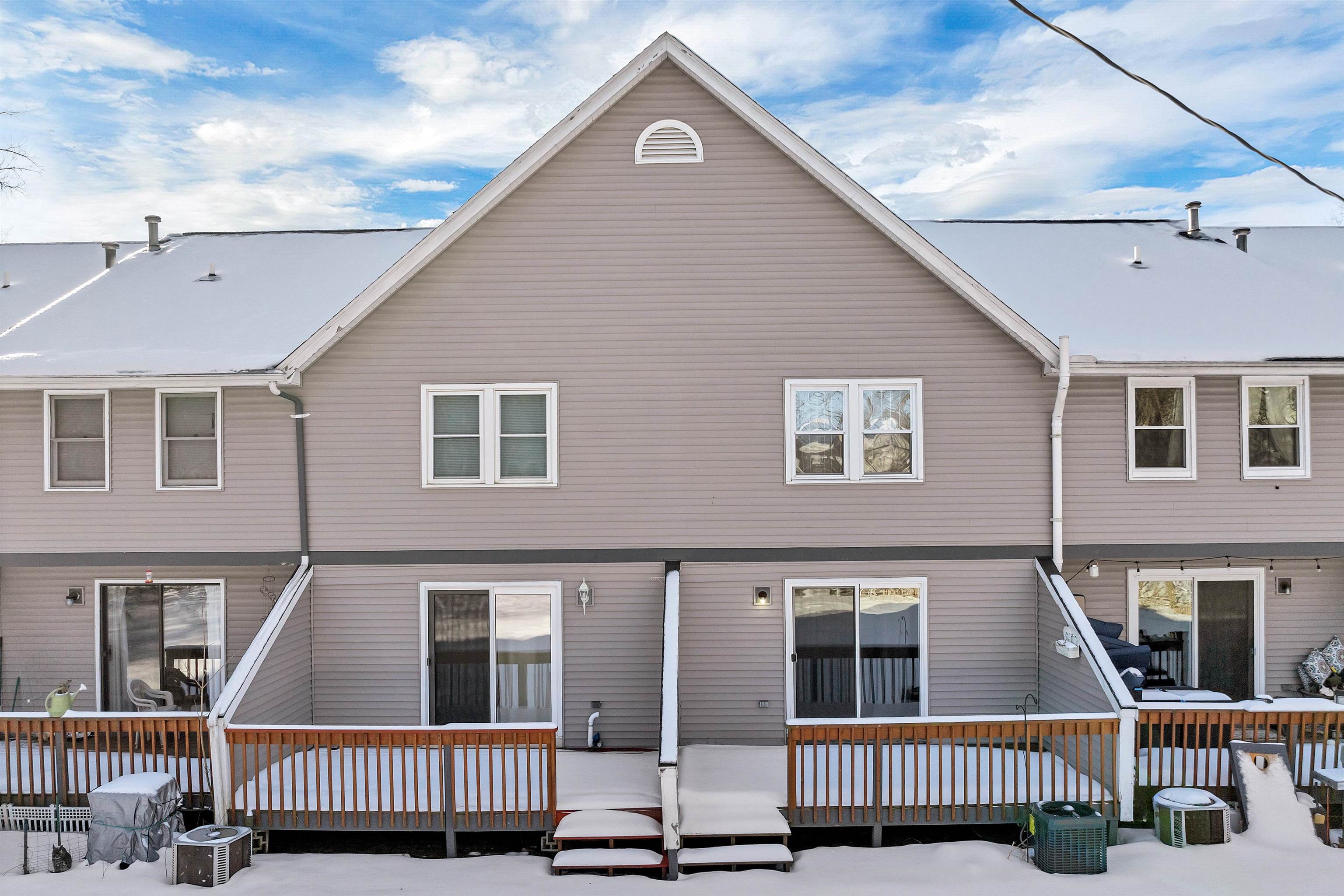 Hudson, New Hampshire 03051, United States, 2 Bedrooms Bedrooms, ,2 BathroomsBathrooms,Residential,Pending,5493