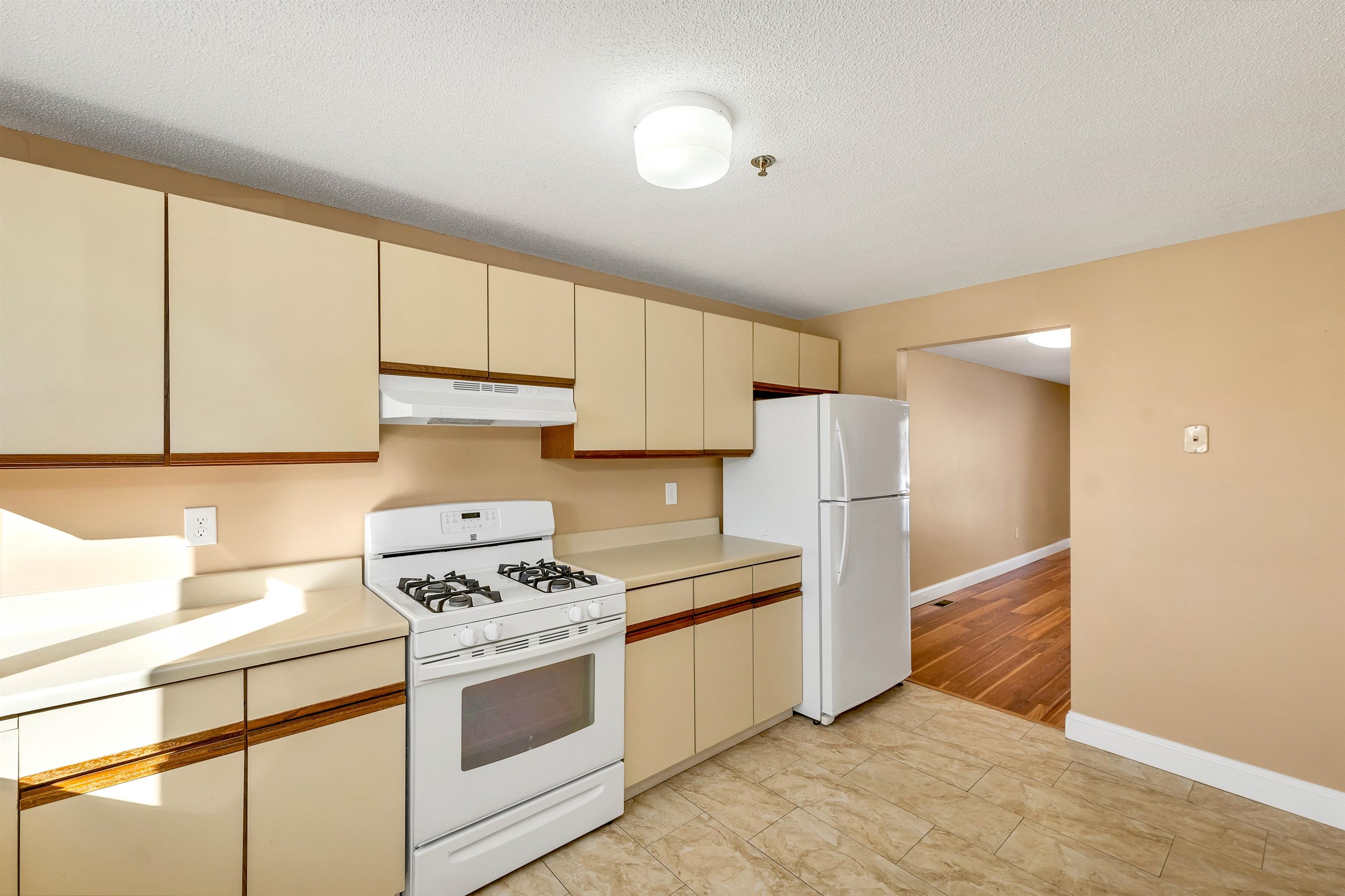 Hudson, New Hampshire 03051, United States, 2 Bedrooms Bedrooms, ,2 BathroomsBathrooms,Residential,Pending,5493