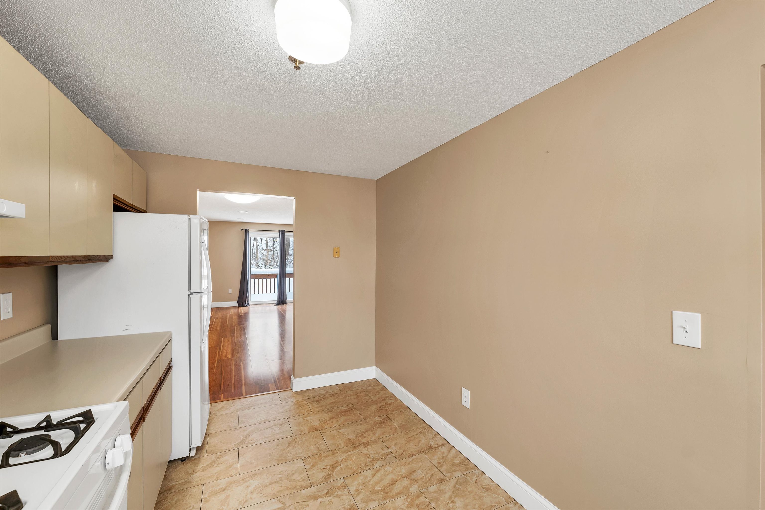 Hudson, New Hampshire 03051, United States, 2 Bedrooms Bedrooms, ,2 BathroomsBathrooms,Residential,Pending,5493