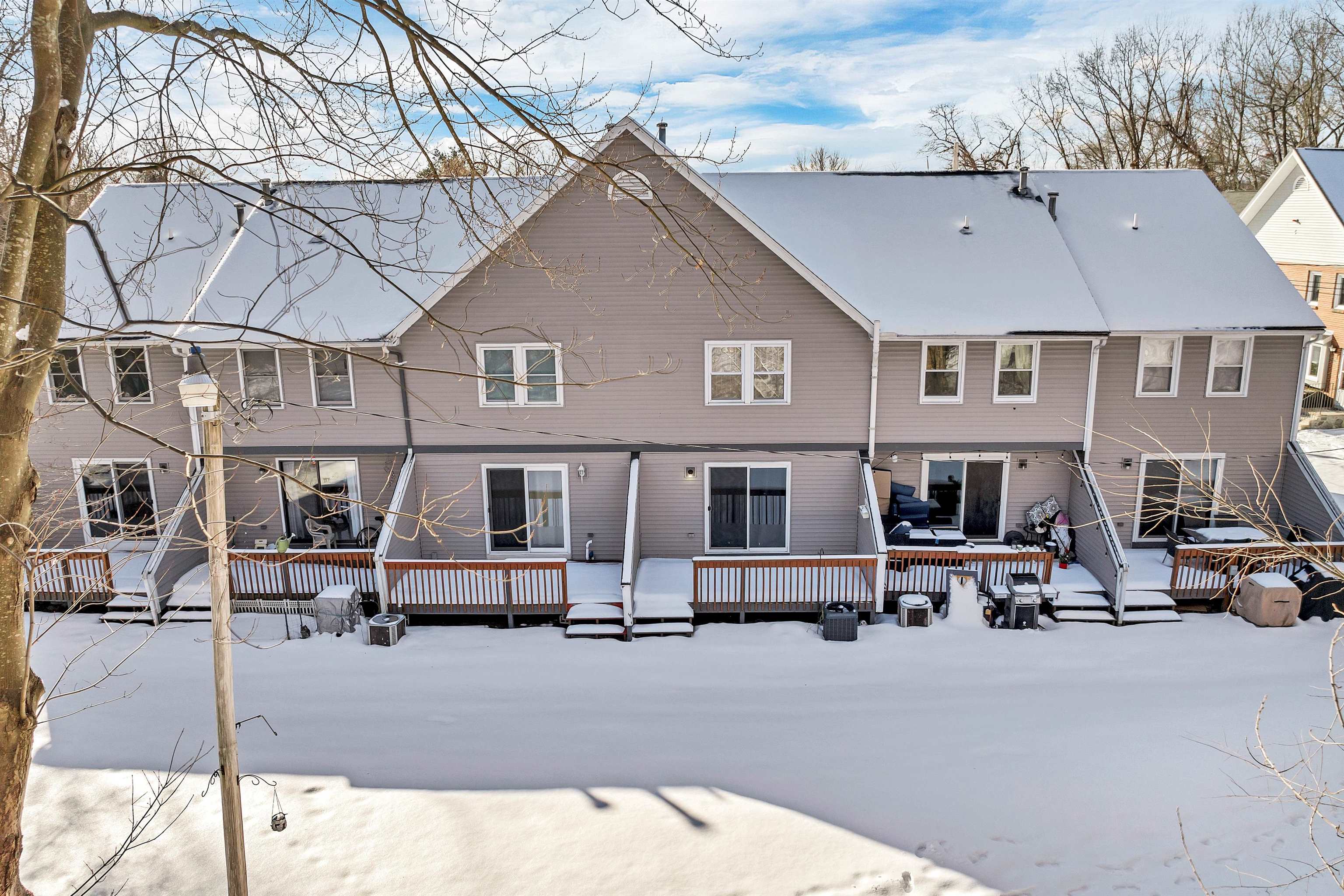 Hudson, New Hampshire 03051, United States, 2 Bedrooms Bedrooms, ,2 BathroomsBathrooms,Residential,Pending,5493