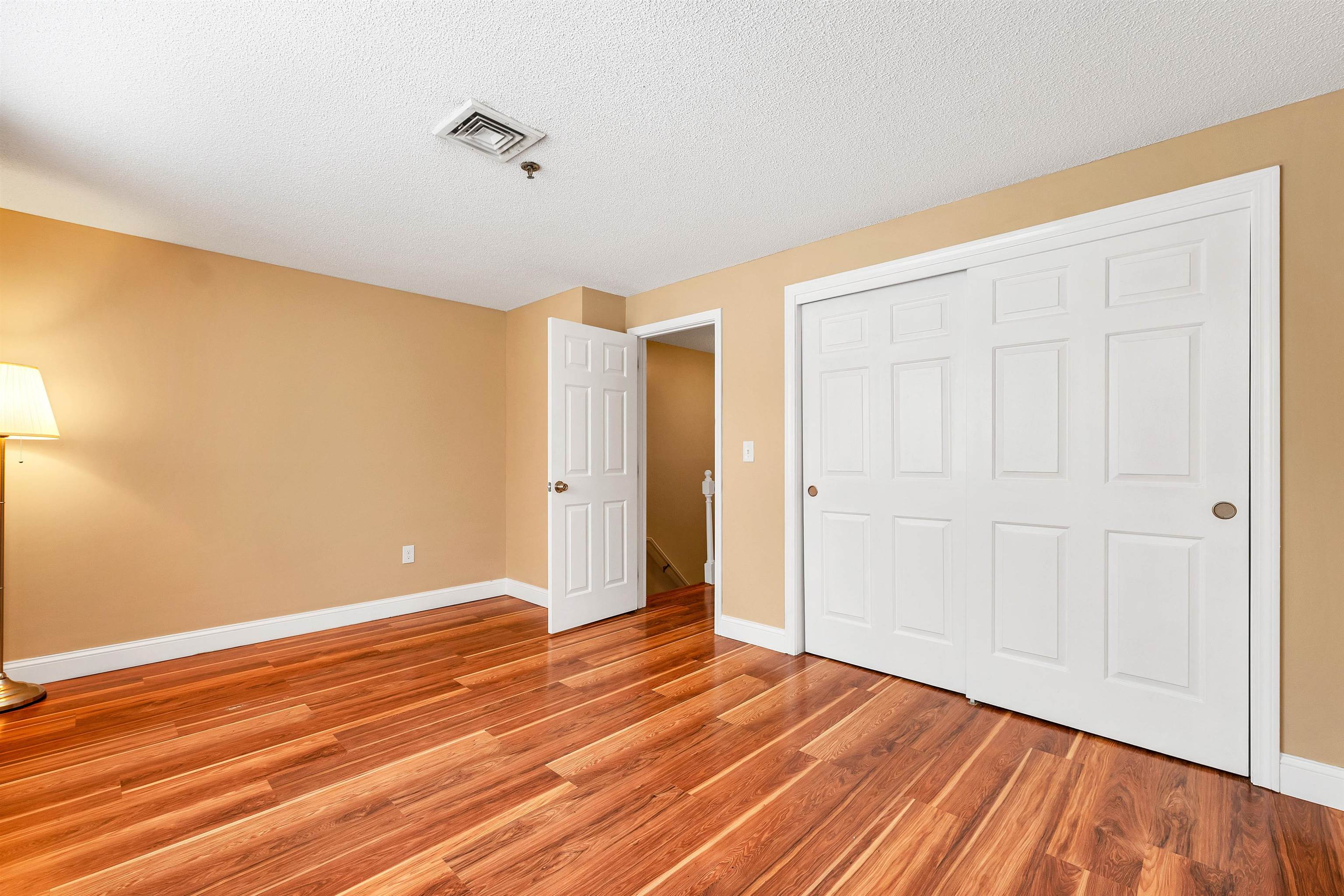 Hudson, New Hampshire 03051, United States, 2 Bedrooms Bedrooms, ,2 BathroomsBathrooms,Residential,Pending,5493