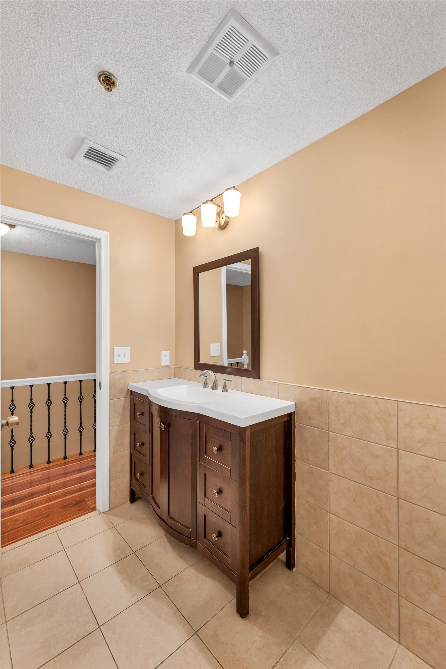 Hudson, New Hampshire 03051, United States, 2 Bedrooms Bedrooms, ,2 BathroomsBathrooms,Residential,Pending,5493