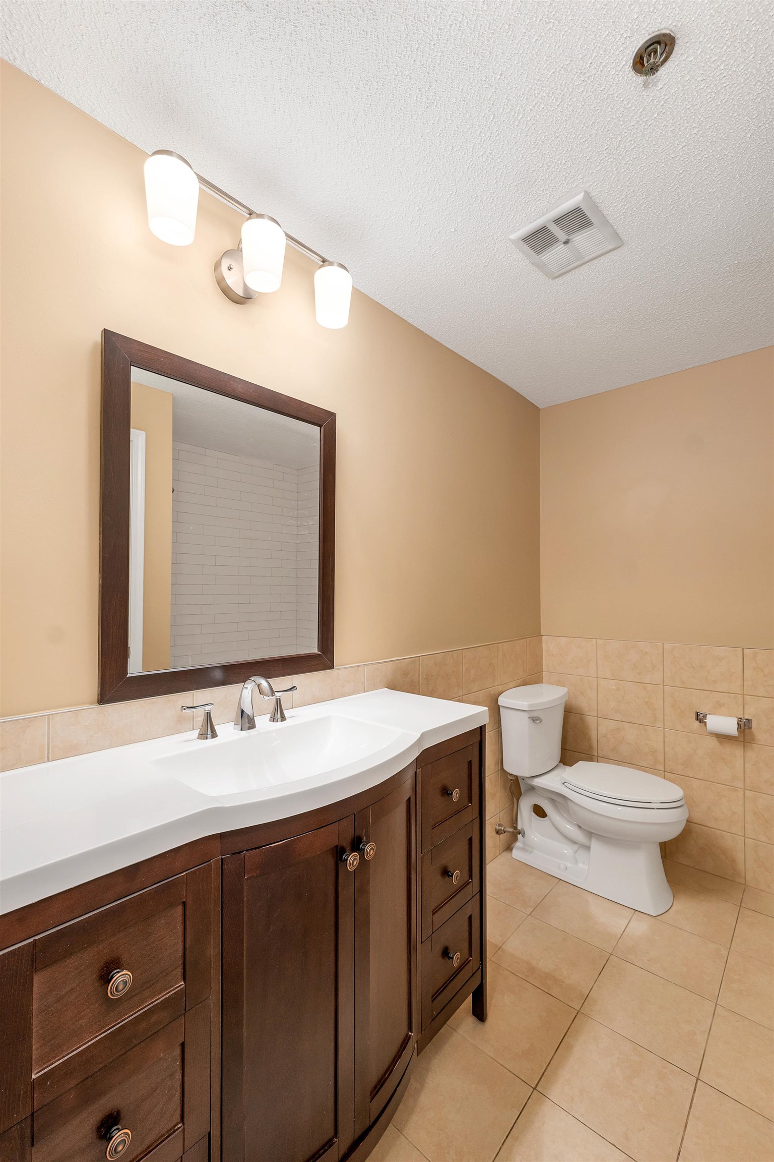 Hudson, New Hampshire 03051, United States, 2 Bedrooms Bedrooms, ,2 BathroomsBathrooms,Residential,Pending,5493