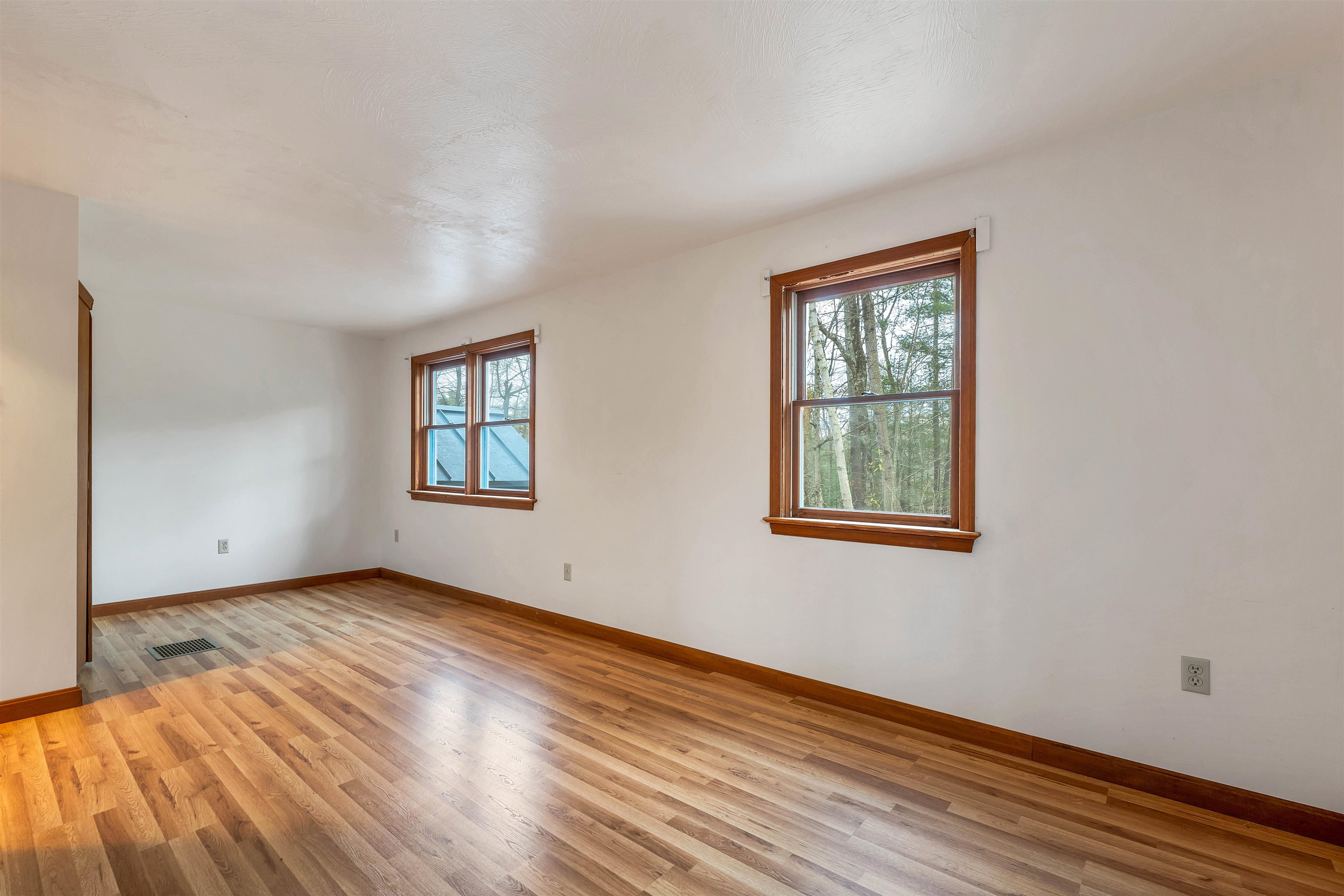 Deerfield, New Hampshire 03037, United States, 2 Bedrooms Bedrooms, ,1 BathroomBathrooms,Residential,Active,246774